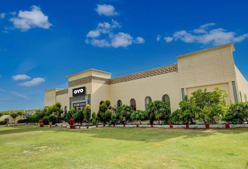 فندق Oyo Flagship 81180 Maa Pitambara