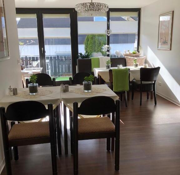 ホテル Gästehaus Cramer