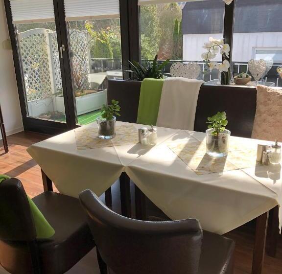 ホテル Gästehaus Cramer