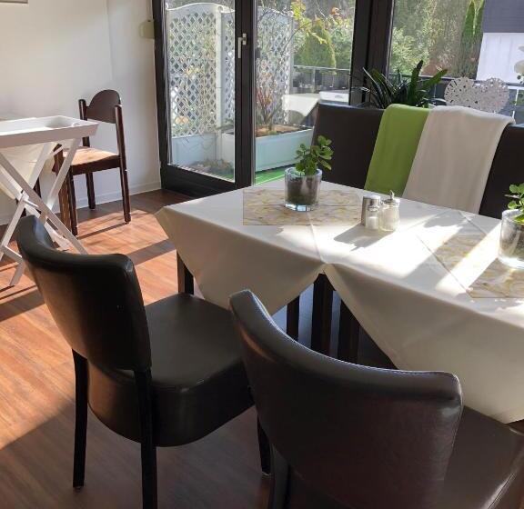 ホテル Gästehaus Cramer