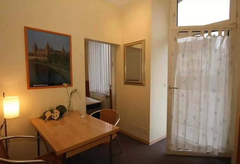 Hotelli Hofgarten Apartments