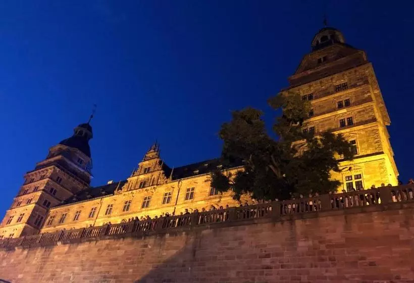 Hotelli Hofgarten Apartments