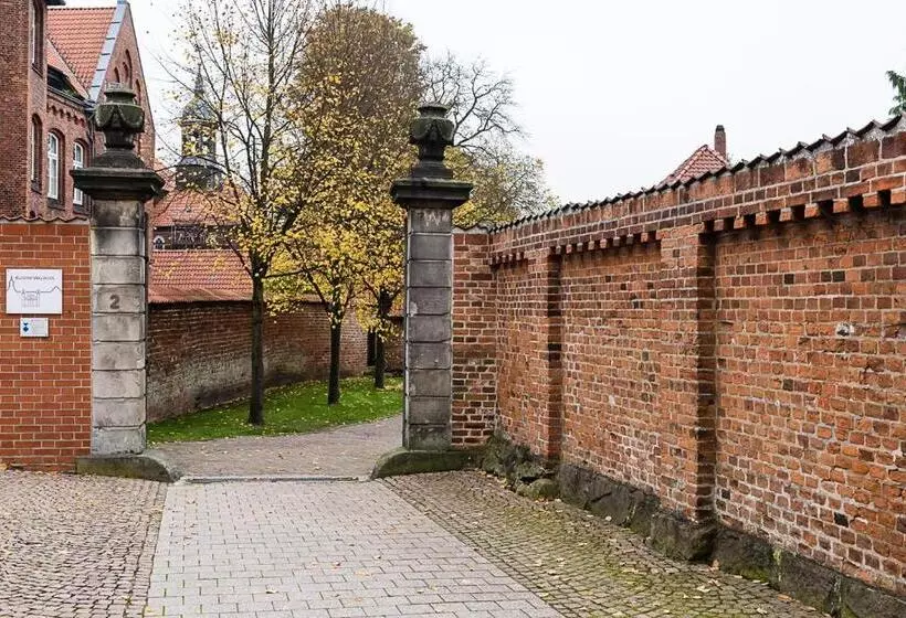 ホテル Krelinger Freizeit  Und Tagungszentrum