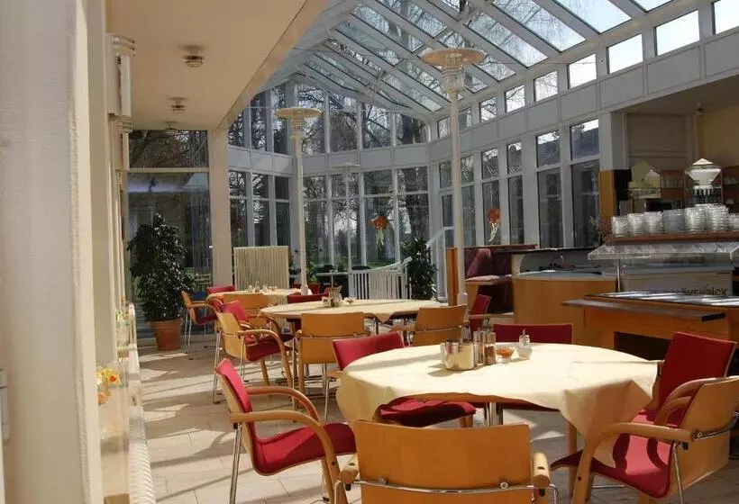 ホテル Krelinger Freizeit  Und Tagungszentrum