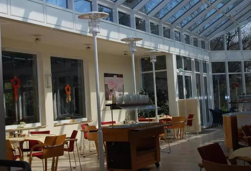 ホテル Krelinger Freizeit  Und Tagungszentrum