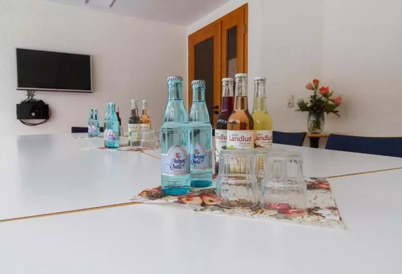 ホテル Krelinger Freizeit  Und Tagungszentrum
