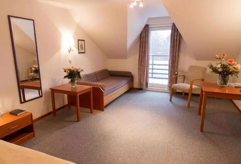 ホテル Krelinger Freizeit  Und Tagungszentrum