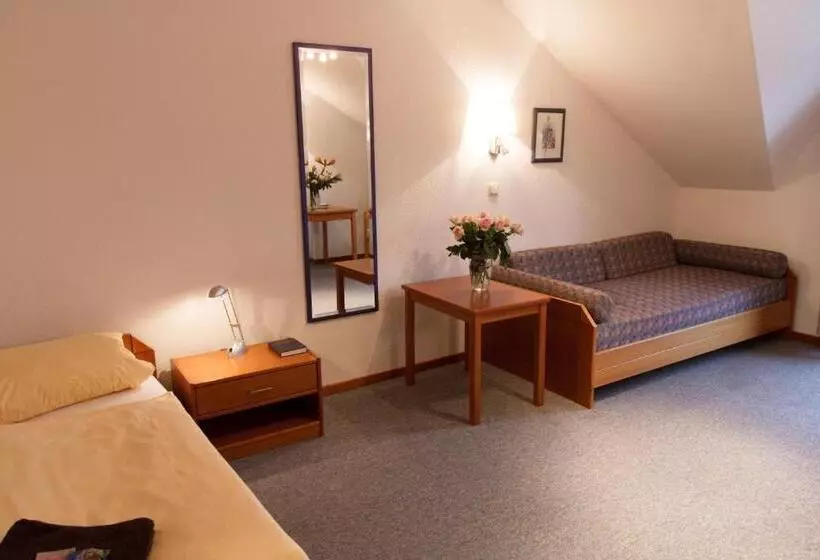ホテル Krelinger Freizeit  Und Tagungszentrum