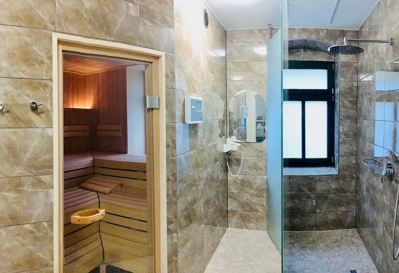 هتل Schweizerhaus