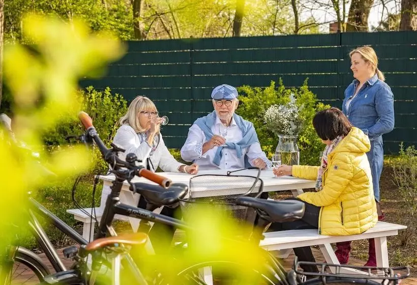 Hotelli Tiek Apartments