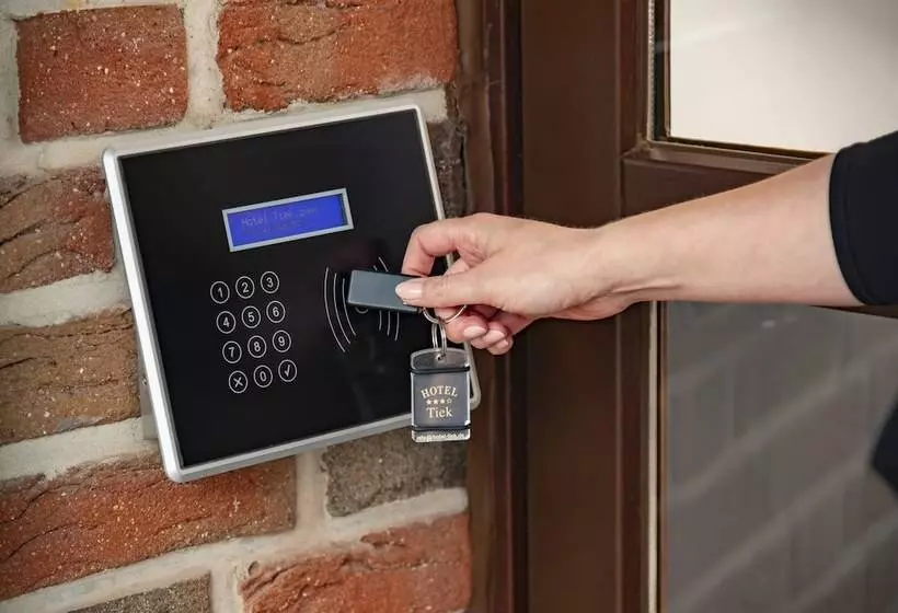 Hotelli Tiek Apartments