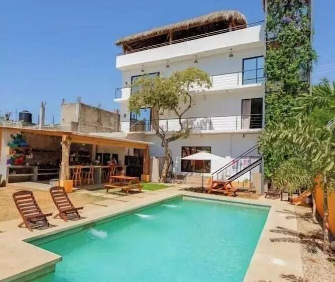 Retkeilymaja Surfnest Tamarindos