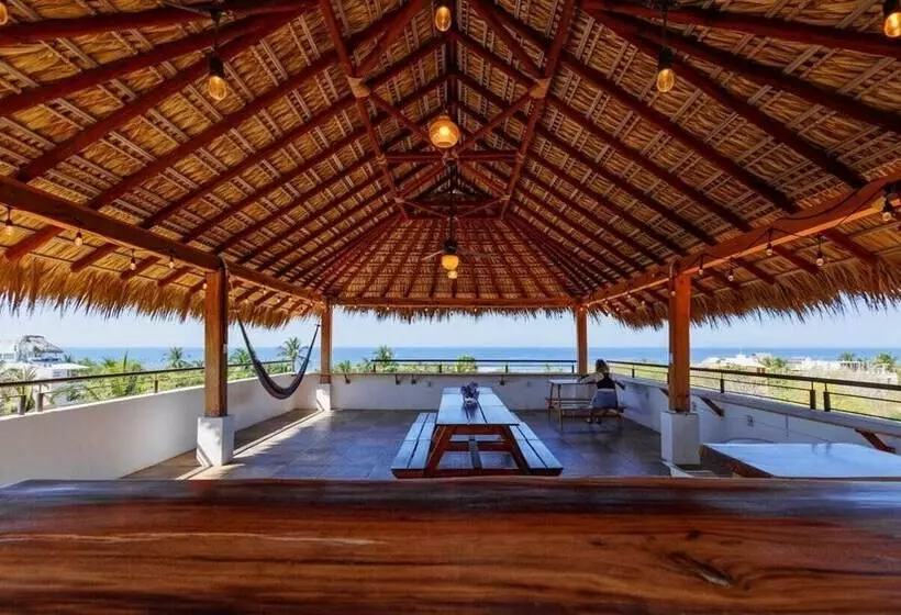 Retkeilymaja Surfnest Tamarindos