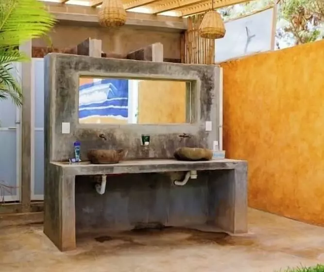 Retkeilymaja Surfnest Tamarindos