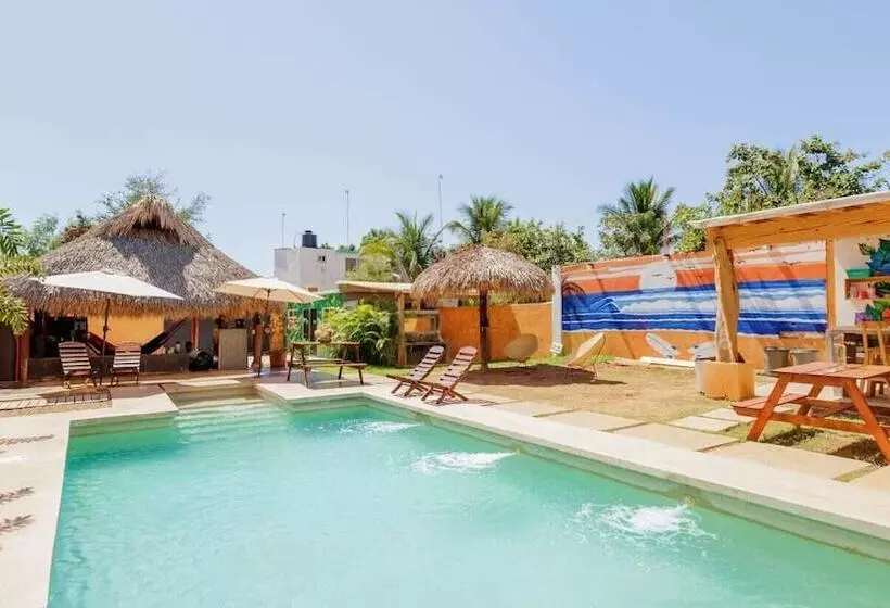 Retkeilymaja Surfnest Tamarindos