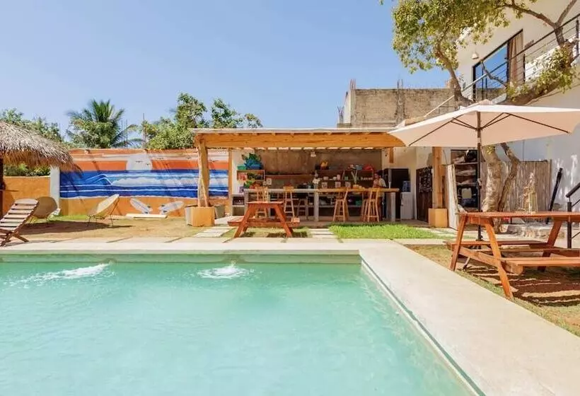 Retkeilymaja Surfnest Tamarindos