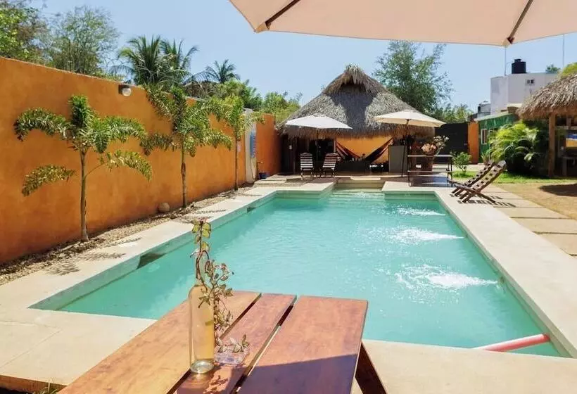 Retkeilymaja Surfnest Tamarindos