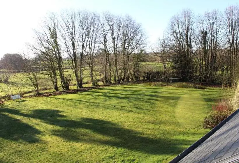 Aamiaismajoitus (B&B) Le Presbytère De Vieuvy