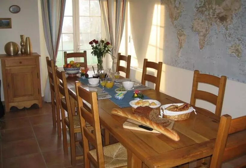 Aamiaismajoitus (B&B) Le Presbytère De Vieuvy