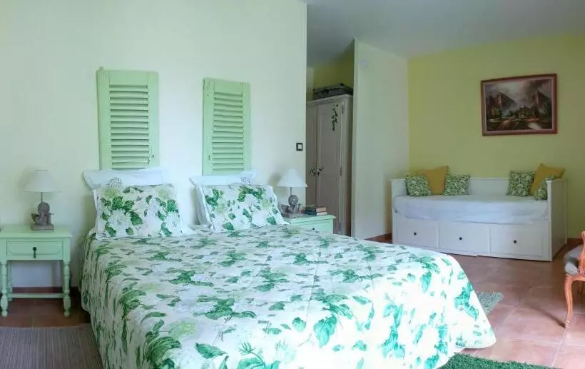 Aamiaismajoitus (B&B) Le Presbytère De Vieuvy