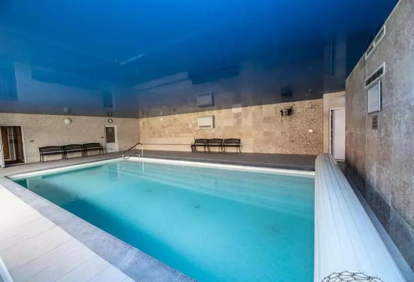 Hotelli Lions Nesuchyně