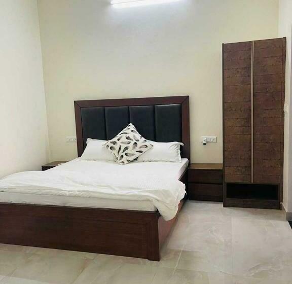 בית מלון כפרי Oyo Natraj Greens Dev Farm