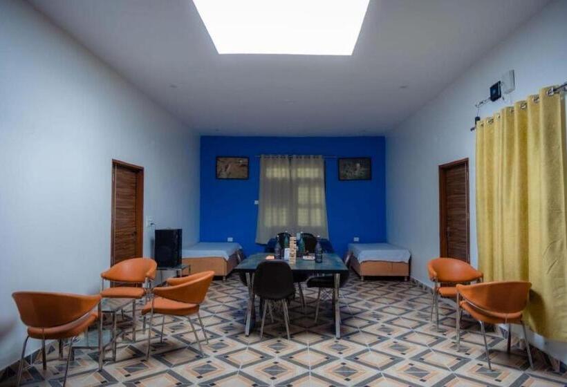 בית מלון כפרי Oyo Natraj Greens Dev Farm