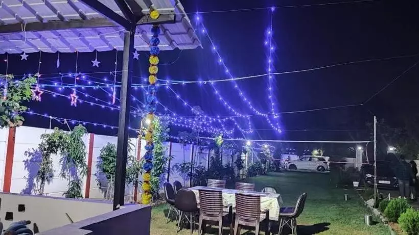 ホテル Oyo Natraj Greens Dev Farm