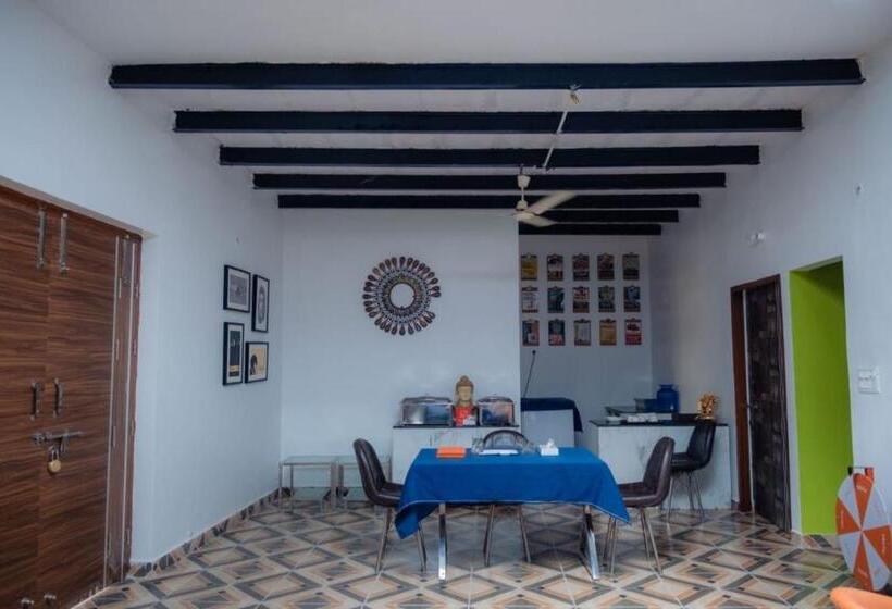 בית מלון כפרי Oyo Natraj Greens Dev Farm