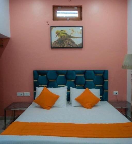 בית מלון כפרי Oyo Natraj Greens Dev Farm