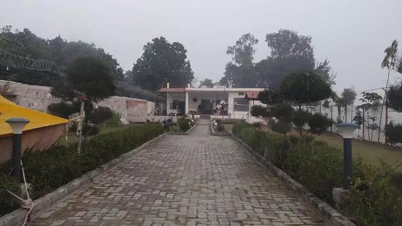 ホテル Oyo Natraj Greens Dev Farm