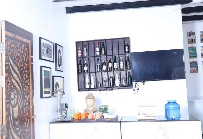 בית מלון כפרי Oyo Natraj Greens Dev Farm