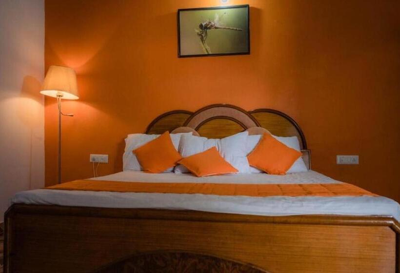 בית מלון כפרי Oyo Natraj Greens Dev Farm