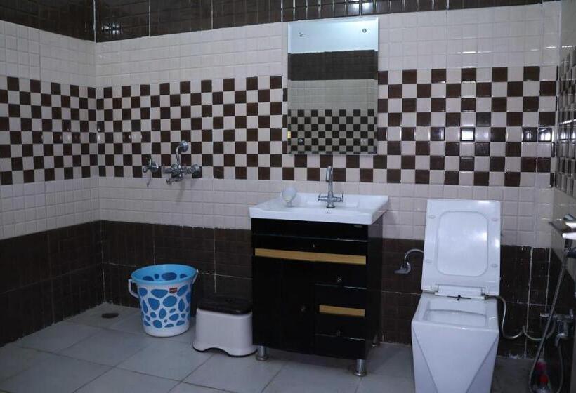 בית מלון כפרי Oyo Natraj Greens Dev Farm