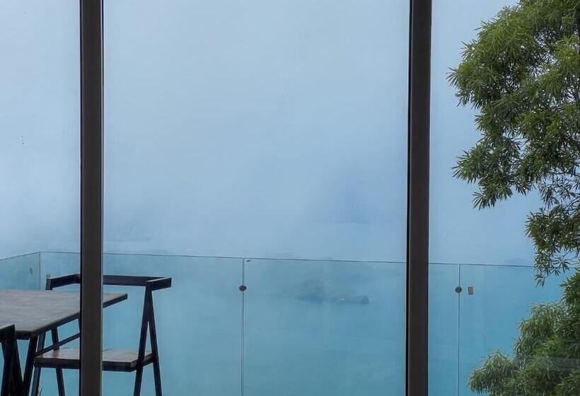 ホテル Tres Piedras