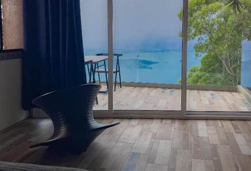 ホテル Tres Piedras