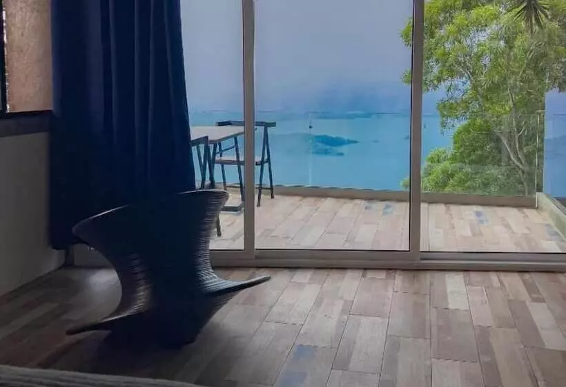 ホテル Tres Piedras