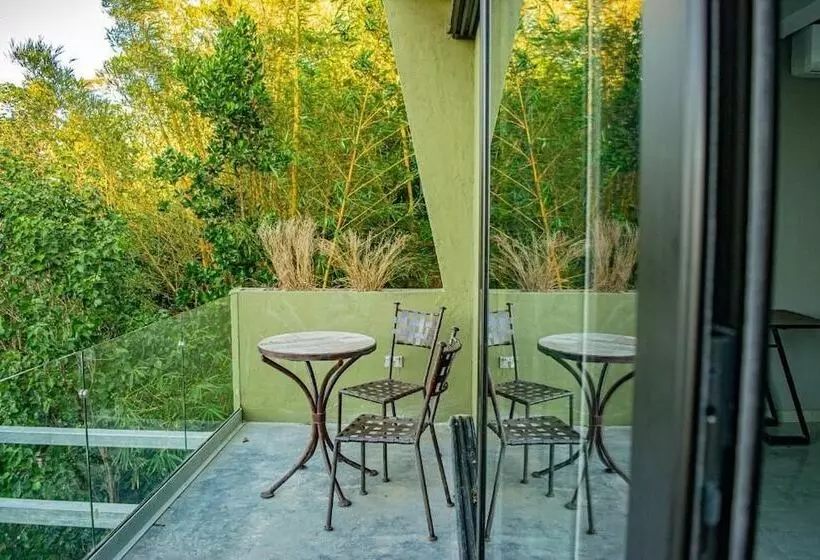 ホテル Tres Piedras