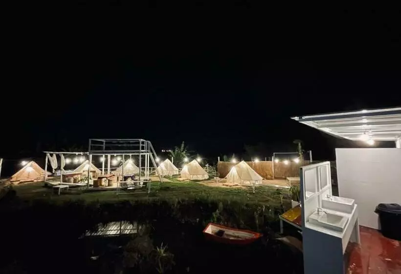 Kapselihotelli 3199 Cafe  Latya