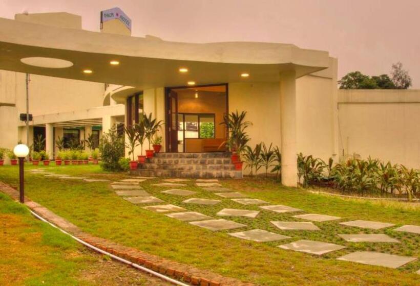 هتل Goroomgo Luxury Palm Bhimtal Luxury Room Excellent Customer Service Best Seller