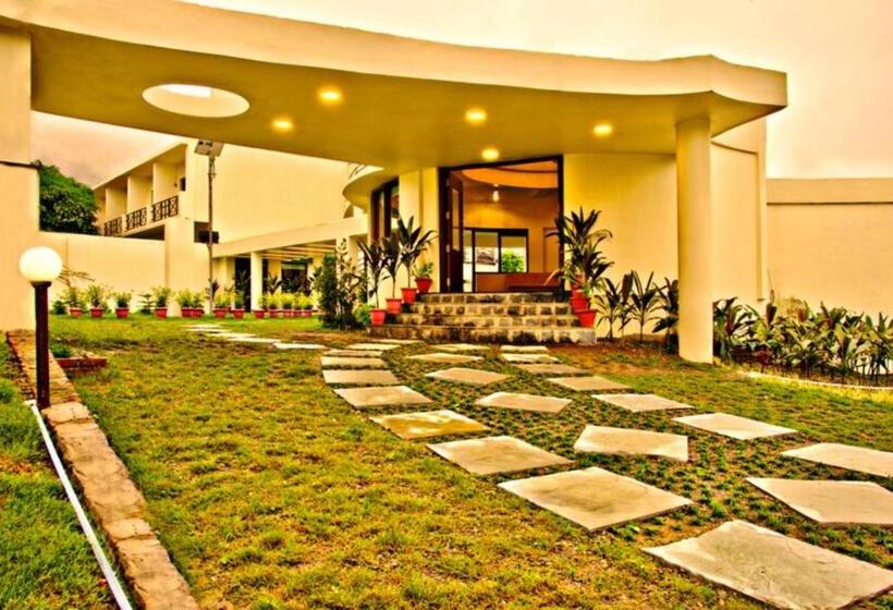 هتل Goroomgo Luxury Palm Bhimtal Luxury Room Excellent Customer Service Best Seller