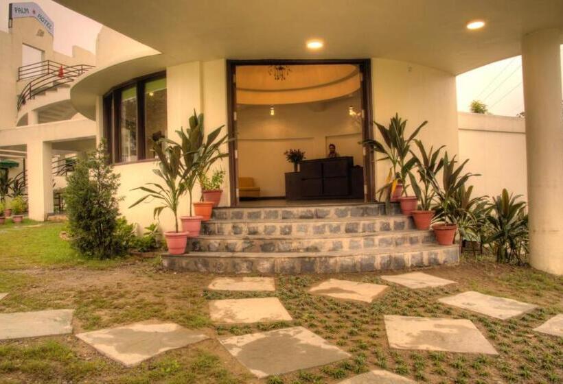 هتل Goroomgo Luxury Palm Bhimtal Luxury Room Excellent Customer Service Best Seller