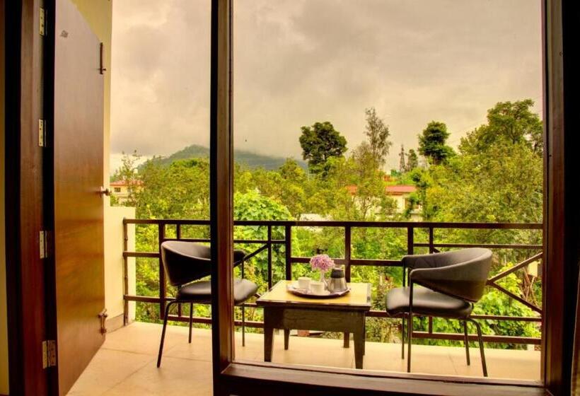 هتل Goroomgo Luxury Palm Bhimtal Luxury Room Excellent Customer Service Best Seller