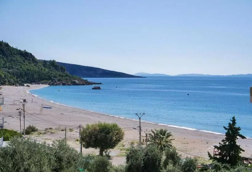 هتل Himara Royal
