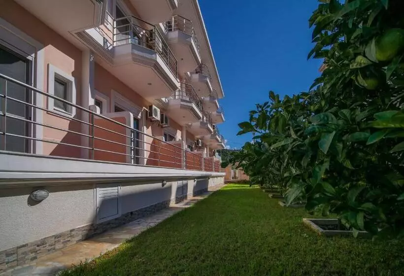 هتل Himara Royal