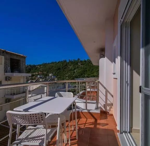 هتل Himara Royal