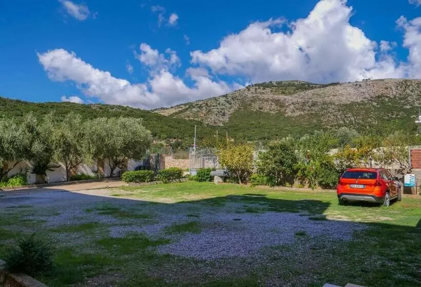هتل Himara Royal