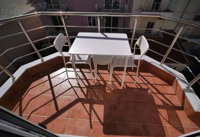 هتل Himara Royal