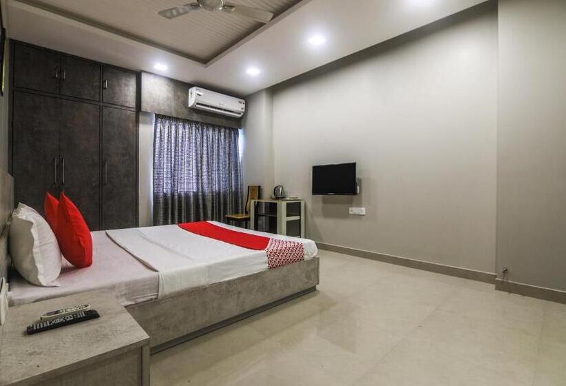 فندق Oyo 17004 Padmarag Residency