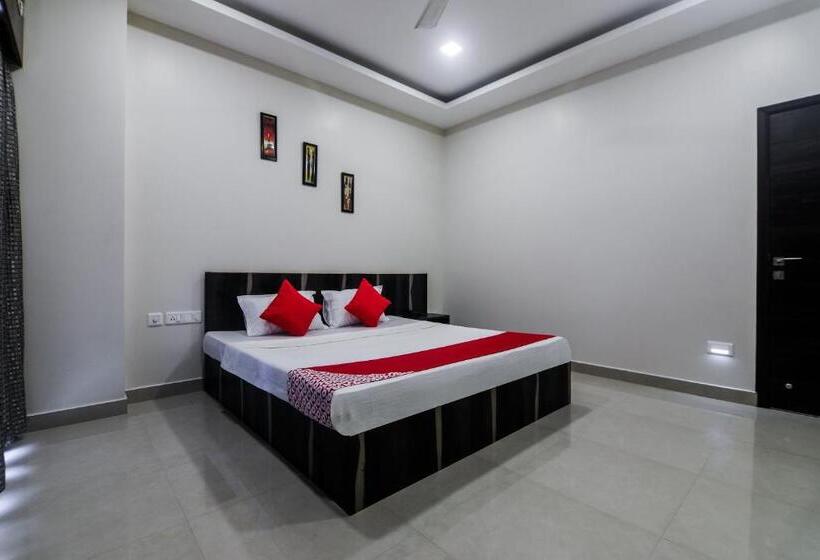فندق Oyo 17004 Padmarag Residency